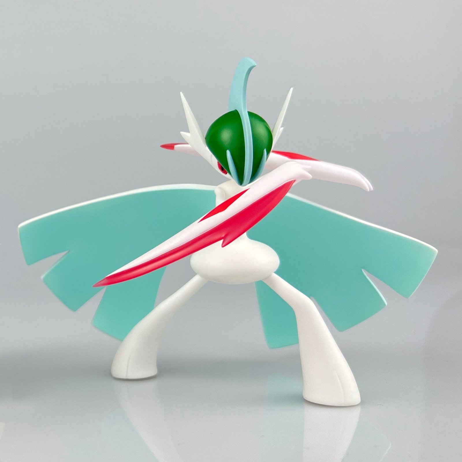 Mega Gallade: Sức Mạnh và Chiến Thuật Chi Tiết