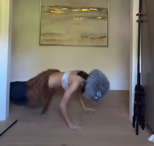 Hình ảnh cuối cùng của người mẫu cosplay Inosuke với khí chất mạnh mẽ và cuốn hút