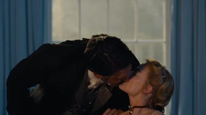 Khoảnh khắc đam mê mãnh liệt của cặp đôi chính trong phim Đồi Gió Hú 18+