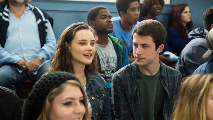 Hình ảnh cô gái Hannah Baker trong 13 Reasons Why thể hiện sự buồn bã, ám ảnh