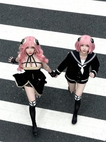 Phiên bản cosplay Anya Forger gợi cảm của Lei Chan với trang phục vàng ôm sát
