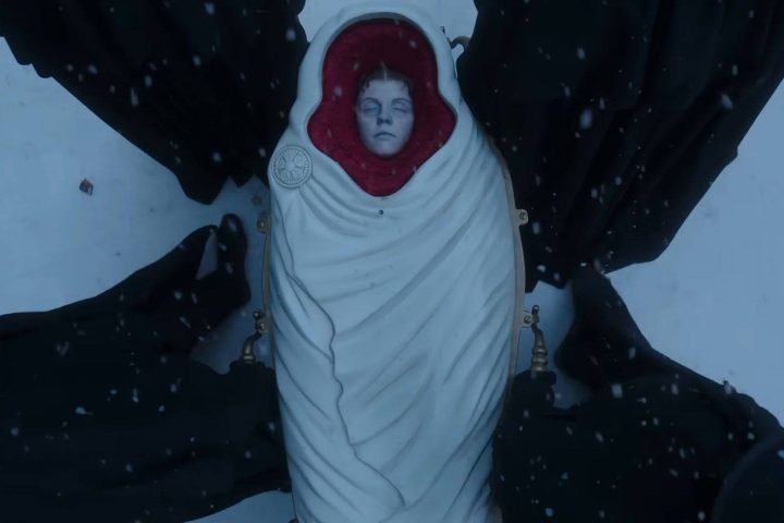 Henrich Harlander (Christoph Waltz), nhà tài trợ bí ẩn trong Frankenstein của Guillermo del Toro