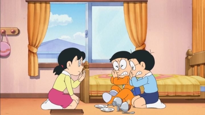 Nobita ôm mẹ, thể hiện tình cảm gia đình ấm áp và ý nghĩa của sự bao dung.