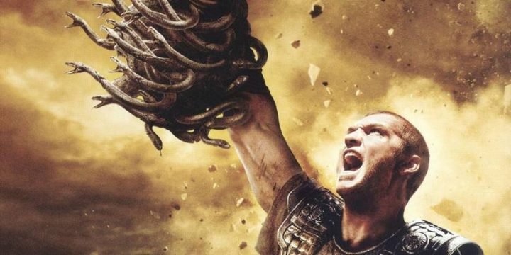 Các vị thần trong Clash of the Titans với áo giáp vàng, ảnh hưởng từ Saint Seiya