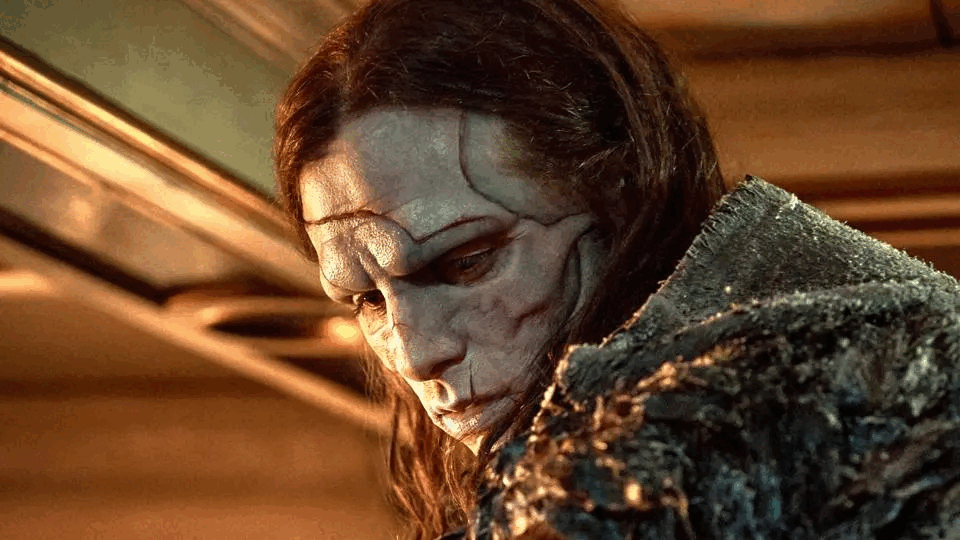 Sinh vật Frankenstein của Guillermo del Toro trải nghiệm thế giới khắc nghiệt